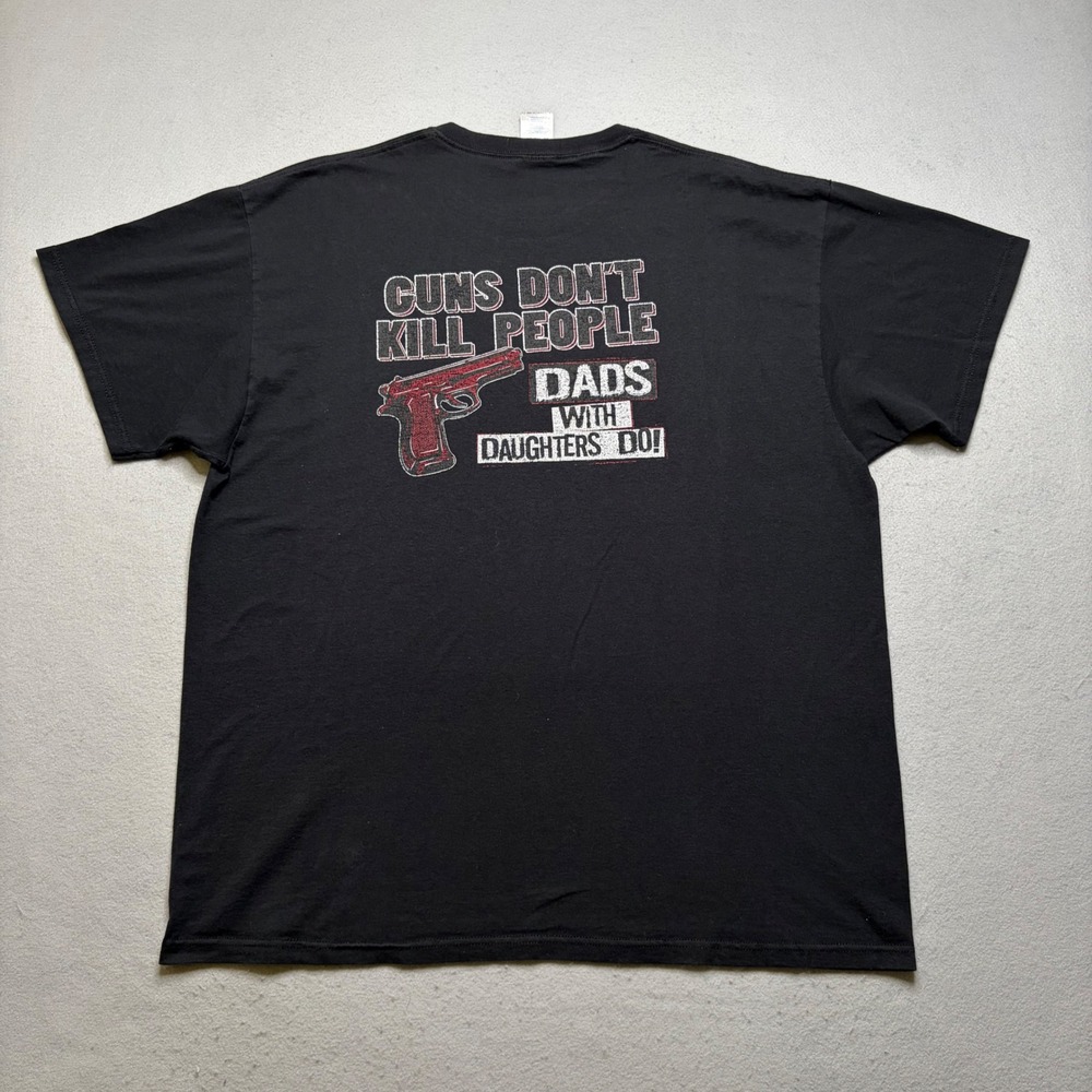 Jerzees T-Shirt Mens 2XL Black Heavyweight Blend Guns Don't Kill People Dads Y2K